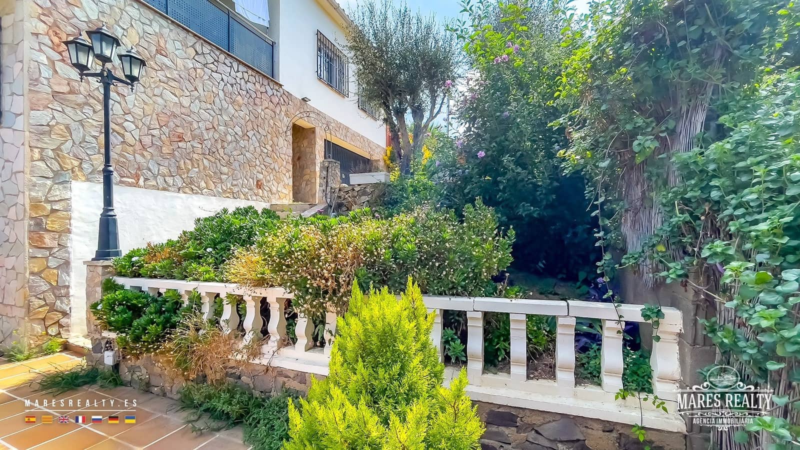 5 bedroom Villa for sale in Lloret de Mar with pool garage - € 415,000 (Ref: 9133989)