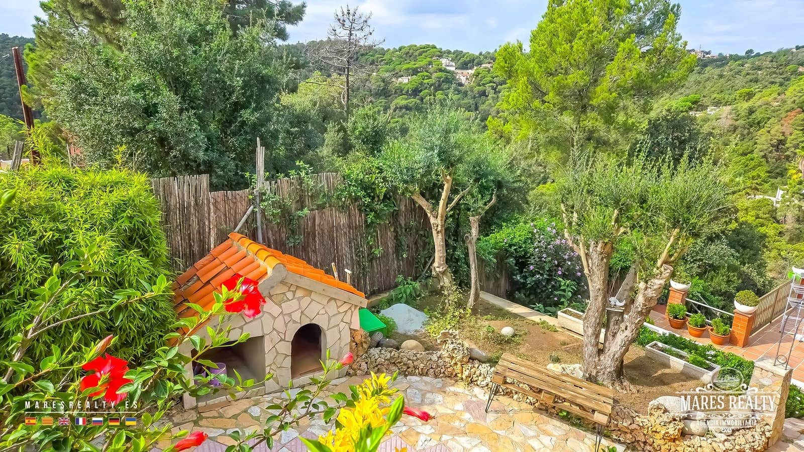 5 bedroom Villa for sale in Lloret de Mar with pool garage - € 415,000 (Ref: 9133989)