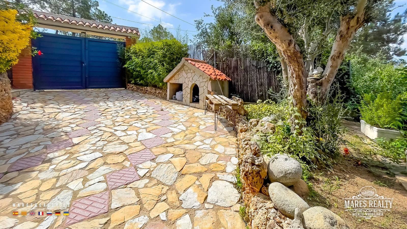 5 bedroom Villa for sale in Lloret de Mar with pool garage - € 415,000 (Ref: 9133989)