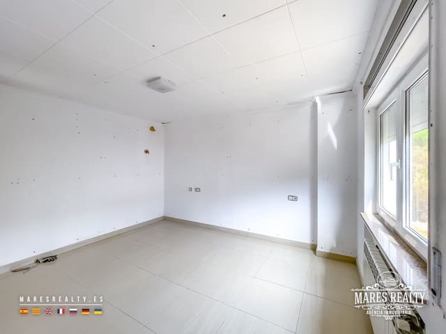 Chalet de 4 habitaciones en Serra Brava, Lloret de Mar en venta con piscina garaje - 392.000 € (Ref: 9146738)