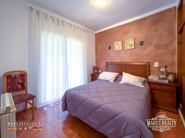 Chalet de 4 habitaciones en Lloret de Mar en venta con piscina garaje - 350.000 € (Ref: 9153598)
