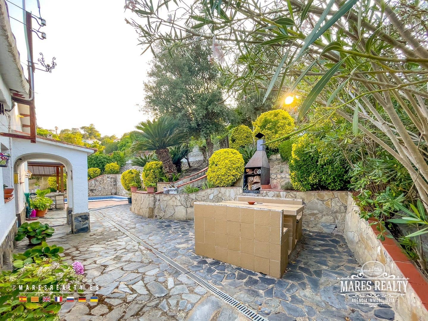 4 soveværelse Villa til salg i Lloret de Mar med swimmingpool garage - € 350.000 (Ref: 9153598)