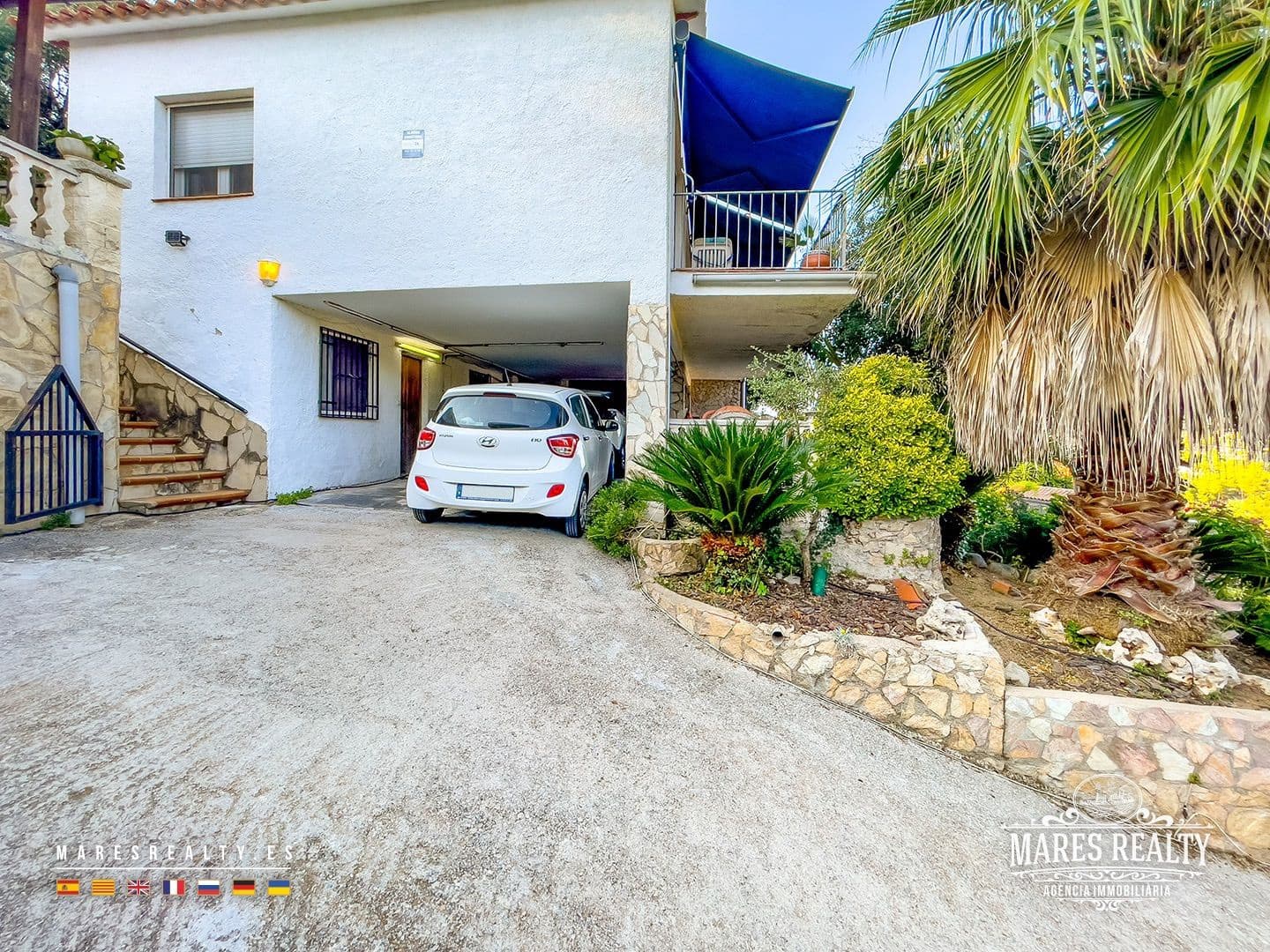 4 soveværelse Villa til salg i Lloret de Mar med swimmingpool garage - € 350.000 (Ref: 9153598)