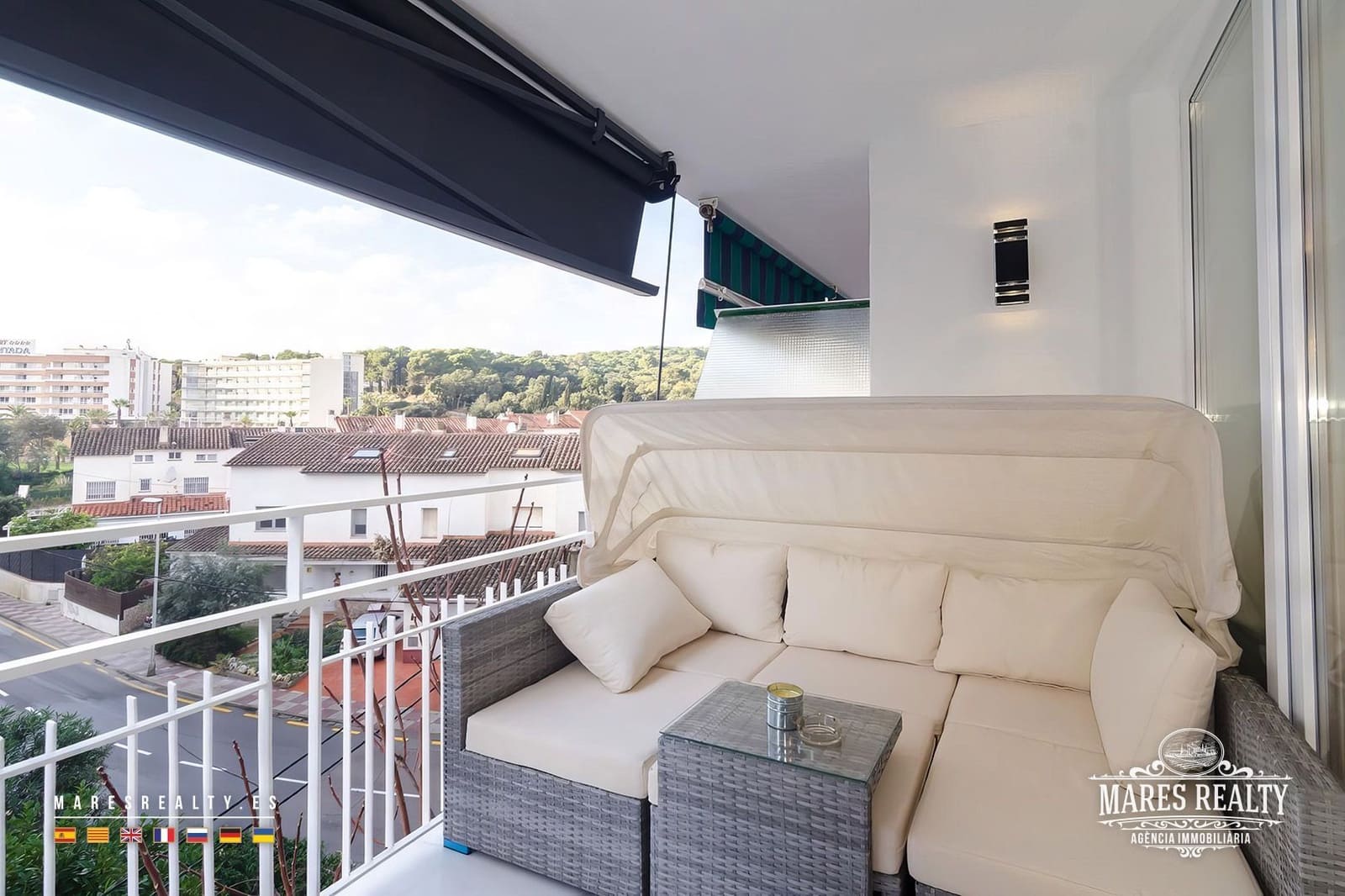 2 bedroom Flat for sale in Lloret de Mar - € 247,000 (Ref: 9160777)