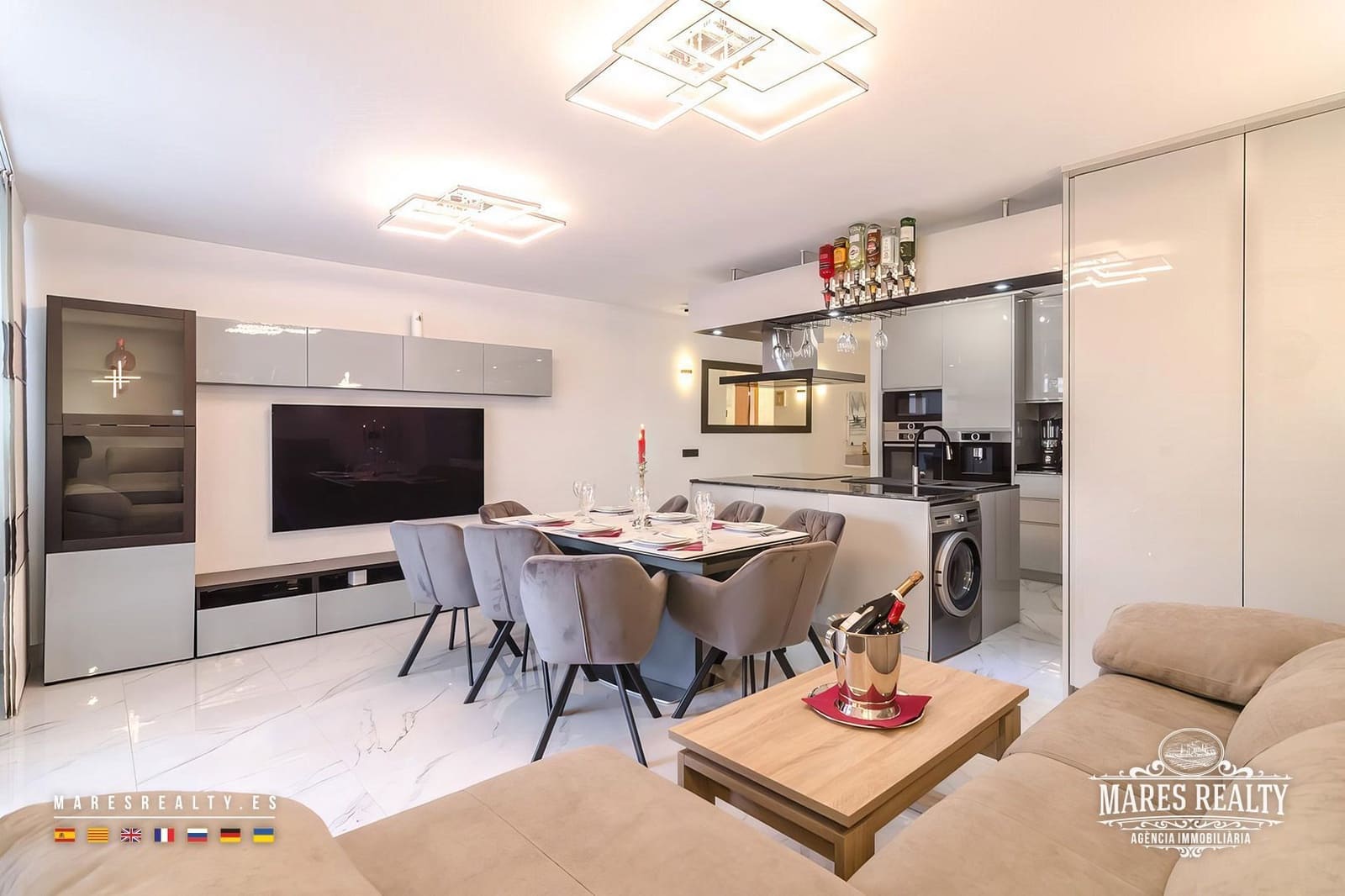 2 bedroom Flat for sale in Lloret de Mar - € 247,000 (Ref: 9160777)