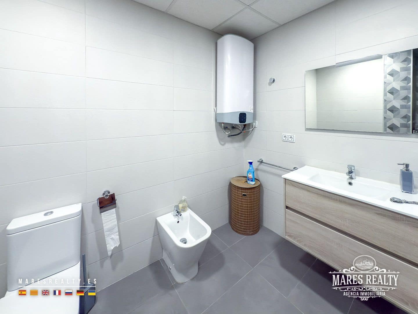 2 bedroom Flat for sale in Lloret de Mar with garage - € 250,000 (Ref: 9183267)