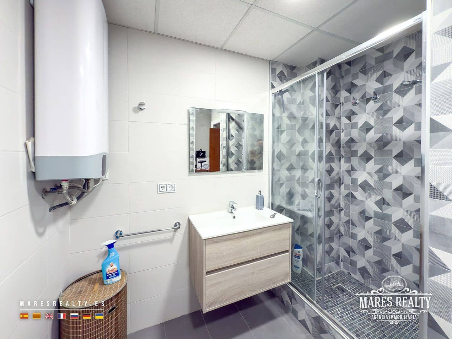 2 bedroom Flat for sale in Lloret de Mar with garage - € 250,000 (Ref: 9183267)