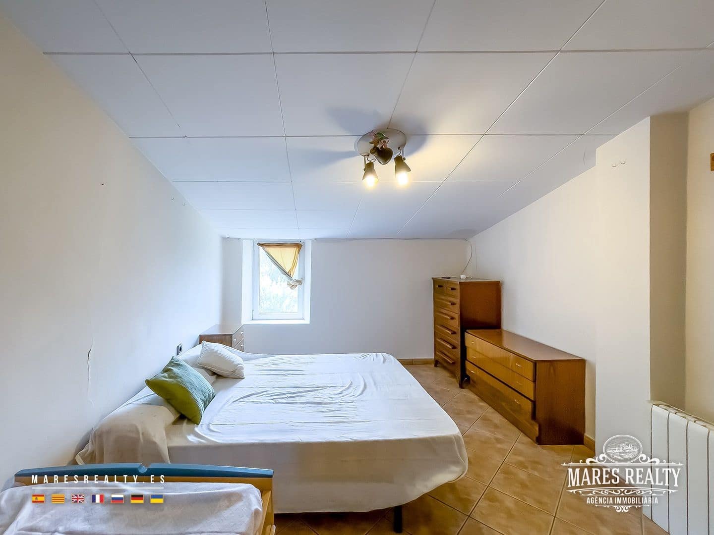 10 slaapkamer Villa te koop in Sils met zwembad garage - € 245.000 (Ref: 9186643)