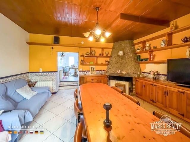 10 bedroom Villa for sale in Sils with pool garage - € 245,000 (Ref: 9186643)