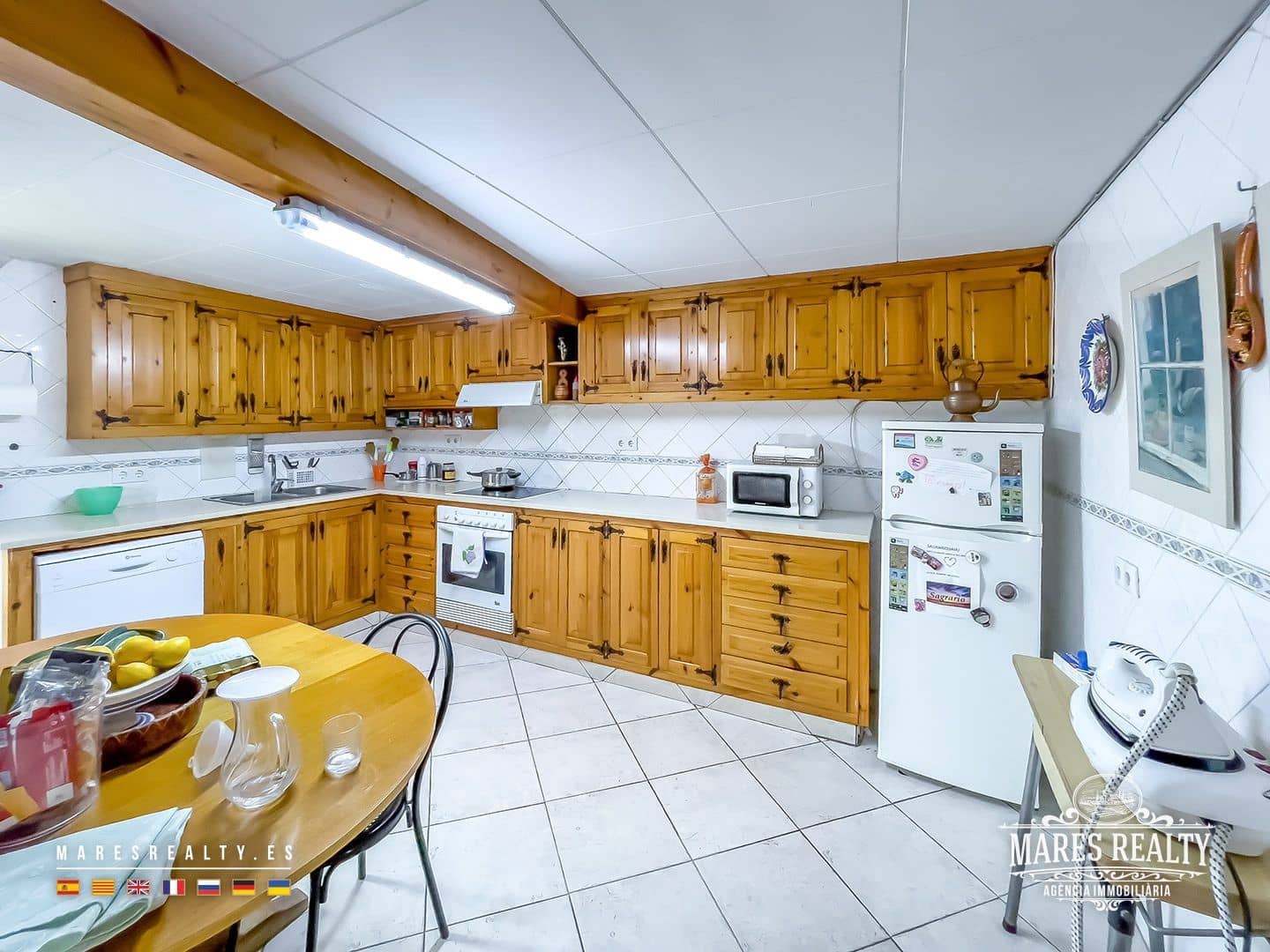 10 slaapkamer Villa te koop in Sils met zwembad garage - € 245.000 (Ref: 9186643)