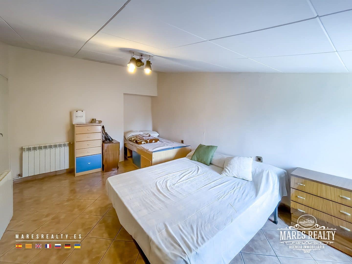 10 slaapkamer Villa te koop in Sils met zwembad garage - € 245.000 (Ref: 9186643)