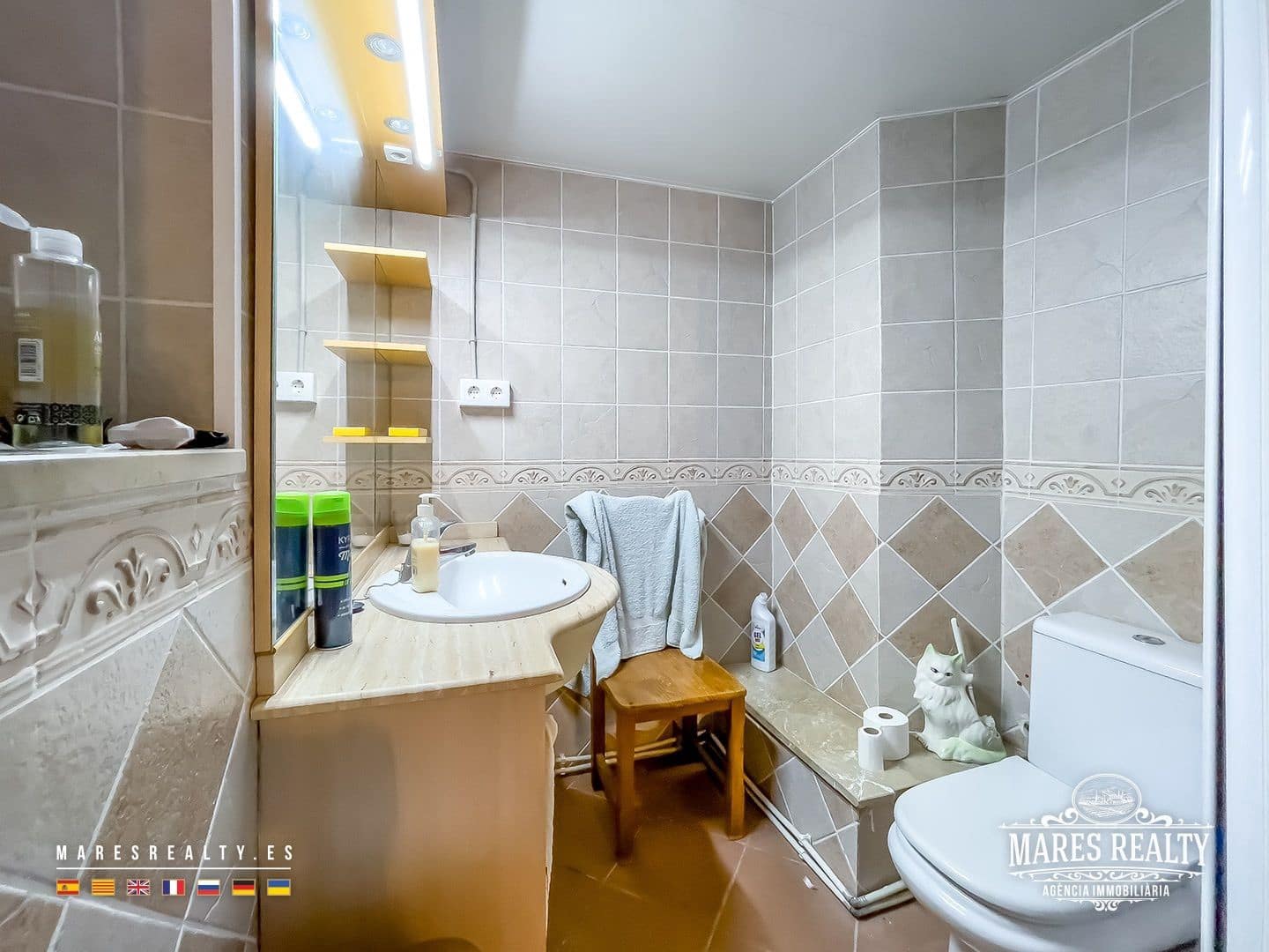 10 slaapkamer Villa te koop in Sils met zwembad garage - € 245.000 (Ref: 9186643)