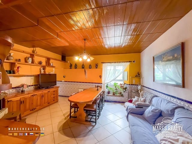 10 bedroom Villa for sale in Sils with pool garage - € 245,000 (Ref: 9186643)