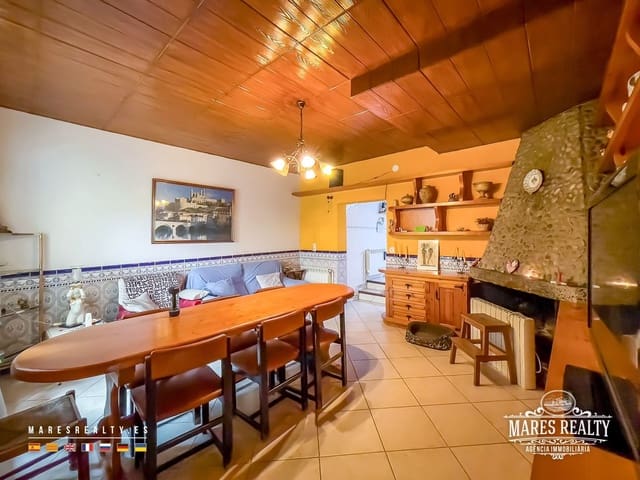 10 bedroom Villa for sale in Sils with pool garage - € 245,000 (Ref: 9186643)