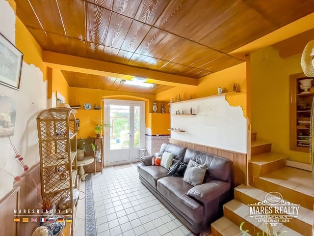 10 bedroom Villa for sale in Sils with pool garage - € 245,000 (Ref: 9186643)