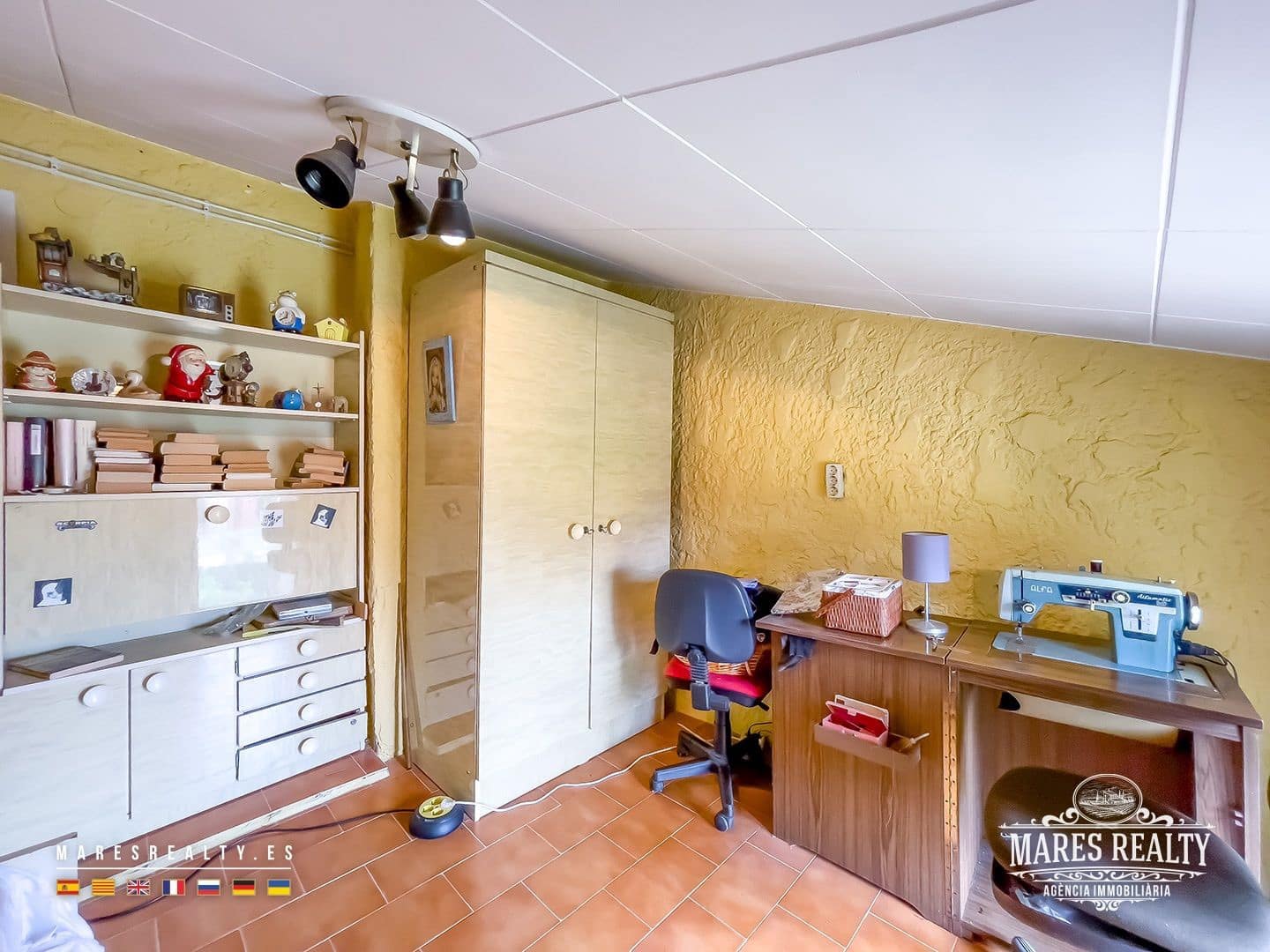 10 slaapkamer Villa te koop in Sils met zwembad garage - € 245.000 (Ref: 9186643)