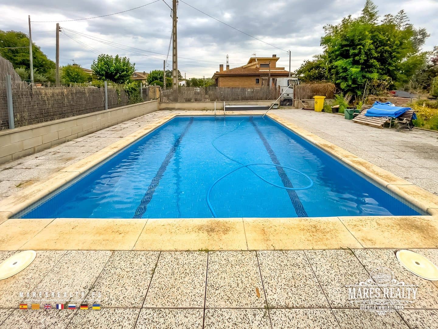 10 slaapkamer Villa te koop in Sils met zwembad garage - € 245.000 (Ref: 9186643)