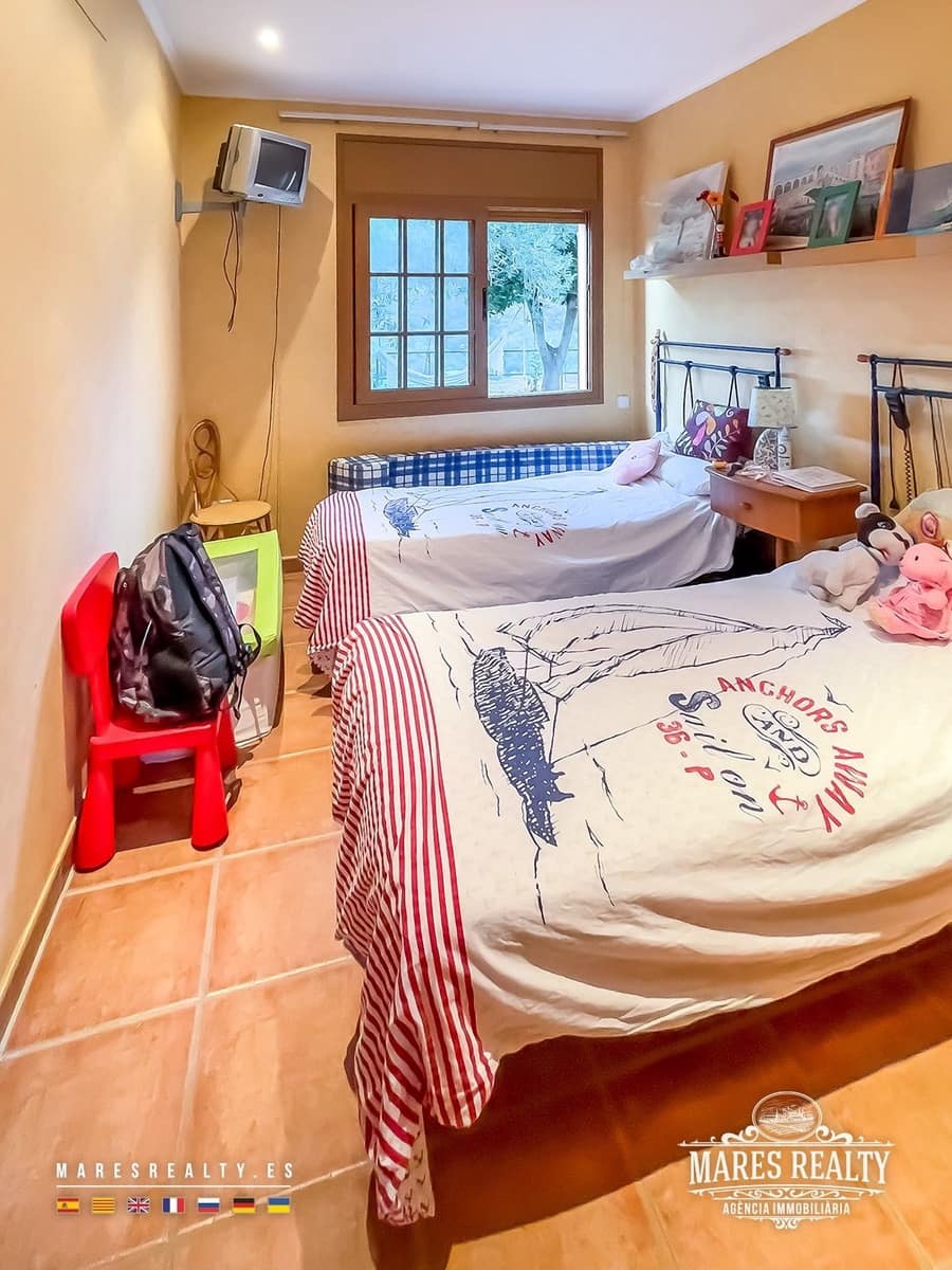 7 sypialnia Willa na sprzedaż w Lloret de Mar z basenem garażem - 695 000 € (Ref: 9256731)