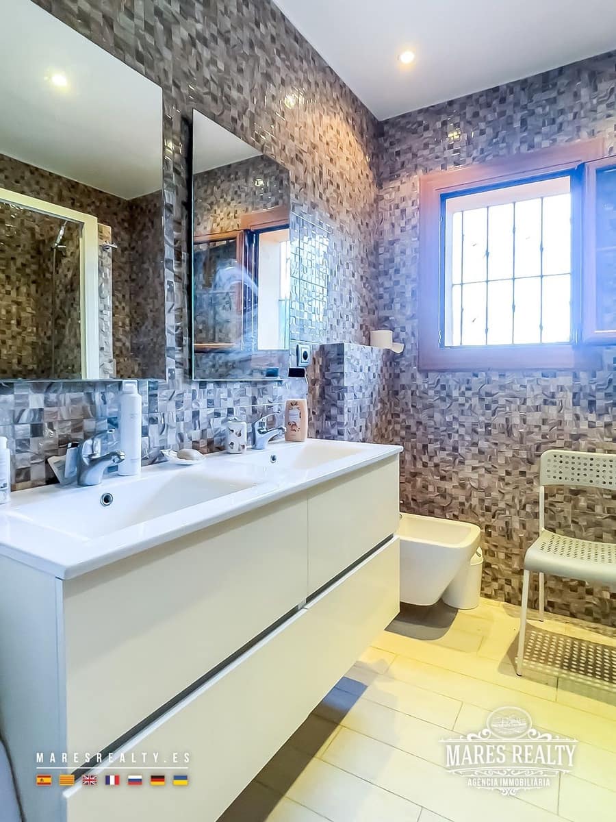 7 sypialnia Willa na sprzedaż w Lloret de Mar z basenem garażem - 695 000 € (Ref: 9256731)