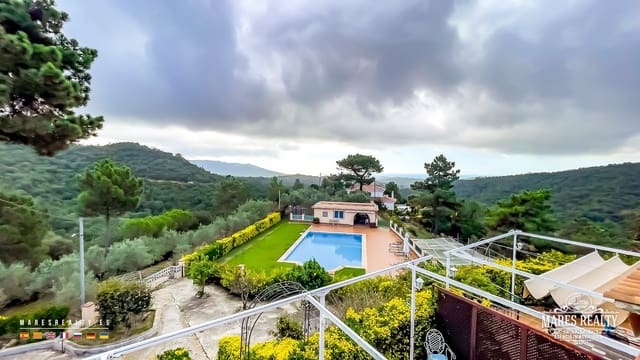 7 bedroom Villa for sale in Lloret de Mar with pool garage - € 695,000 (Ref: 9256731)