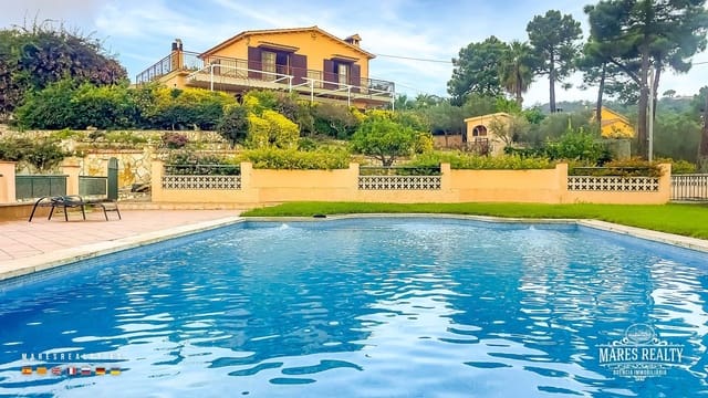 7 bedroom Villa for sale in Lloret de Mar with pool garage - € 695,000 (Ref: 9256731)