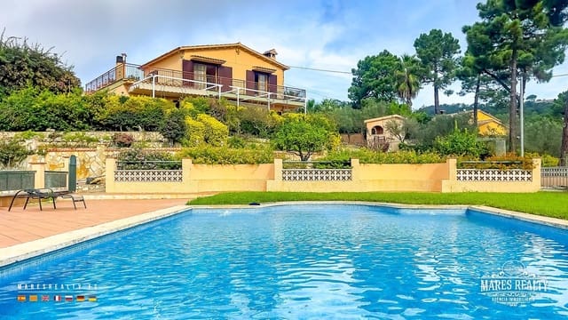 7 bedroom Villa for sale in Lloret de Mar with pool garage - € 695,000 (Ref: 9256731)