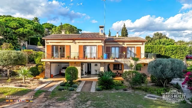 4 bedroom Villa for sale in Lloret de Mar with pool garage - € 668,000 (Ref: 9256732)