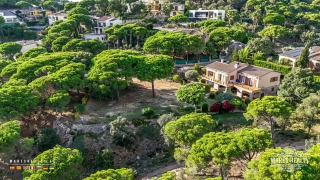 4 bedroom Villa for sale in Lloret de Mar with pool garage - € 668,000 (Ref: 9256732)