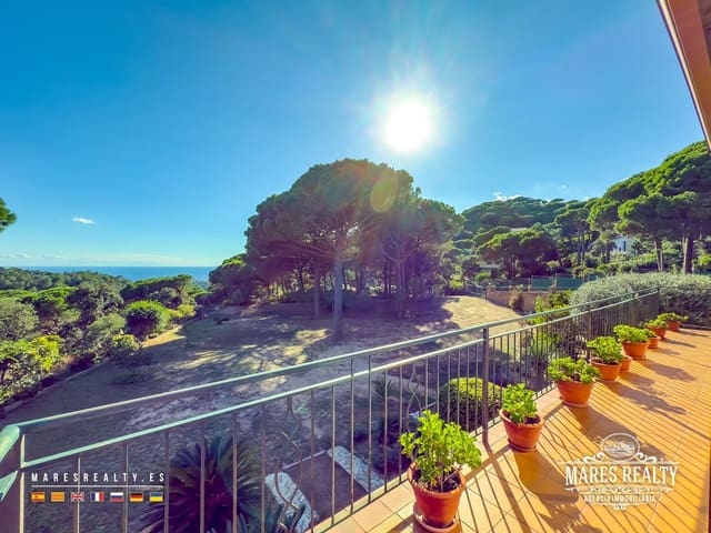 4 bedroom Villa for sale in Lloret de Mar with pool garage - € 668,000 (Ref: 9256732)