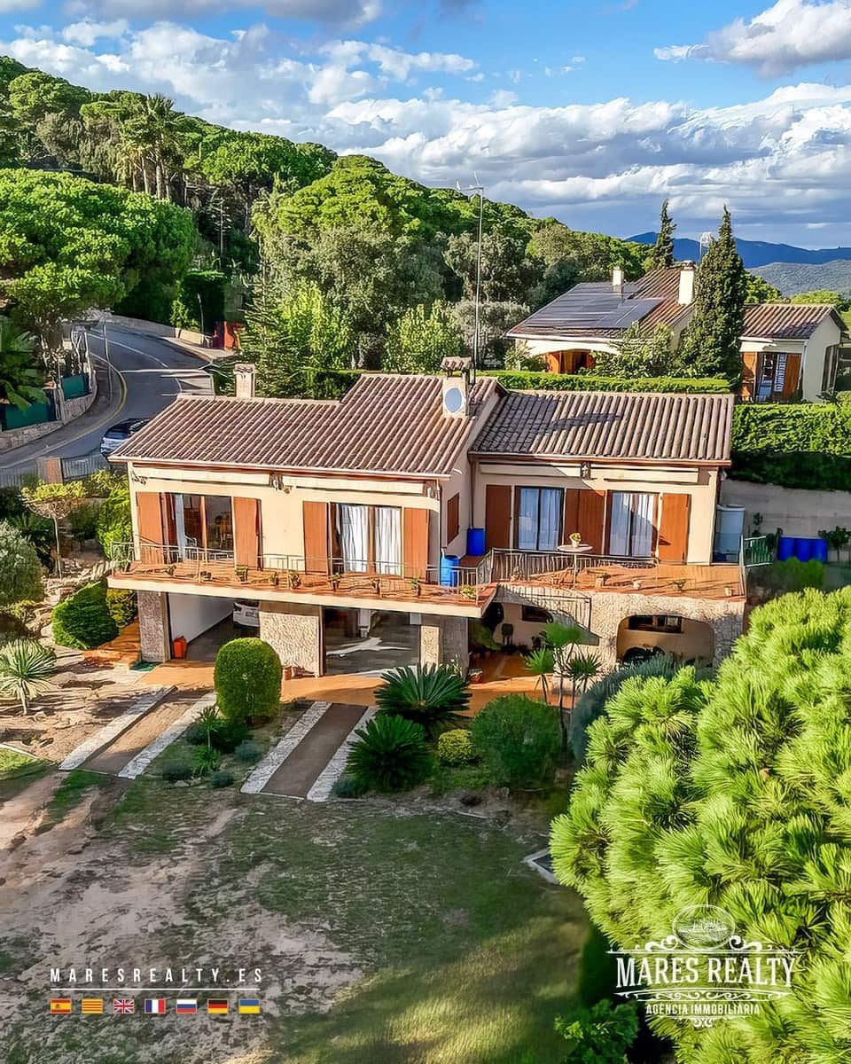 4 bedroom Villa for sale in Lloret de Mar with pool garage - € 668,000 (Ref: 9256732)