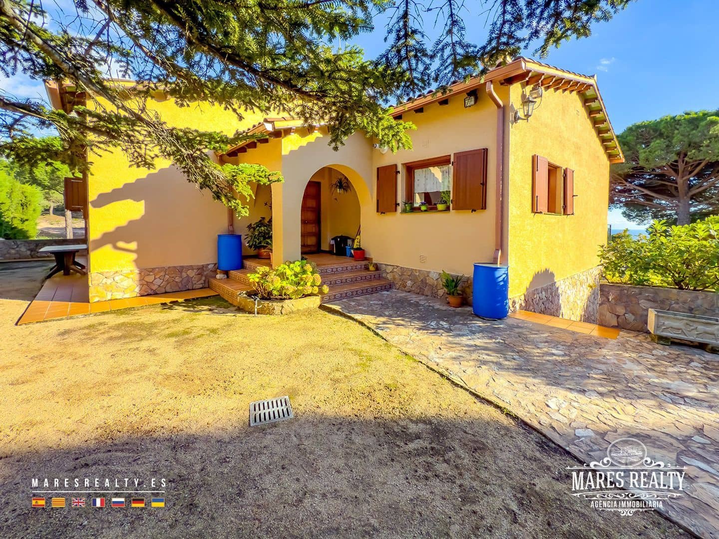 4 bedroom Villa for sale in Lloret de Mar with pool garage - € 668,000 (Ref: 9256732)