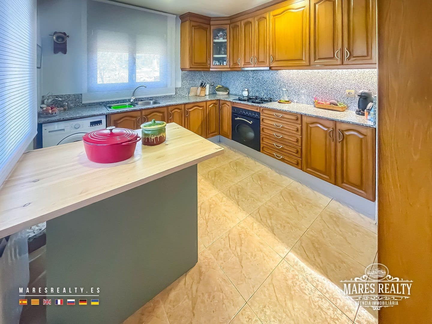 4 slaapkamer Villa te koop in Sils met zwembad garage - € 950.000 (Ref: 9262164)