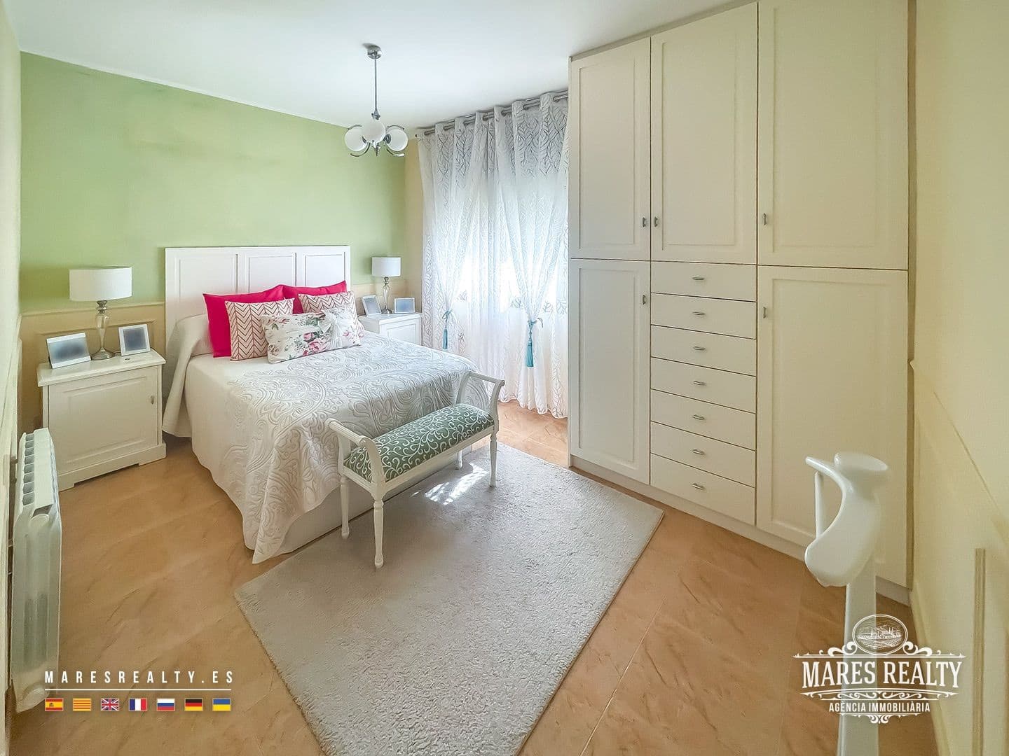 4 slaapkamer Villa te koop in Sils met zwembad garage - € 950.000 (Ref: 9262164)