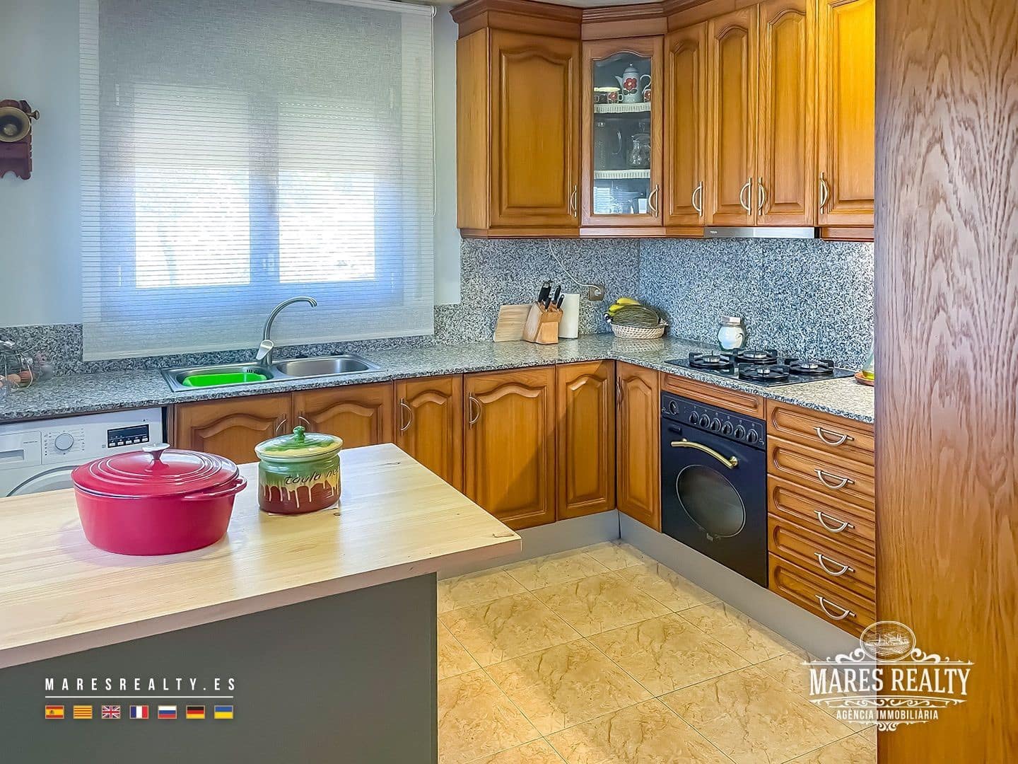 4 slaapkamer Villa te koop in Sils met zwembad garage - € 950.000 (Ref: 9262164)