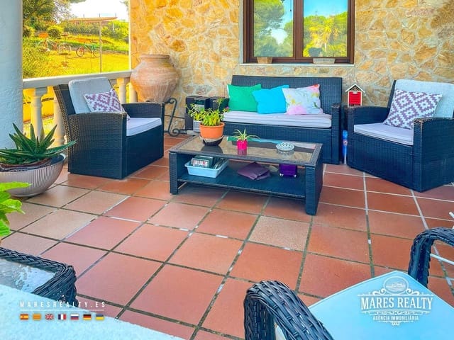 4 bedroom Villa for sale in Sils with pool garage - € 950,000 (Ref: 9262164)