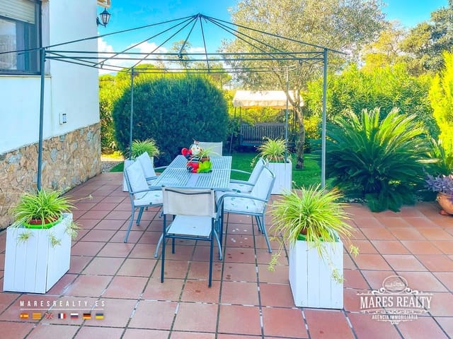 4 bedroom Villa for sale in Sils with pool garage - € 950,000 (Ref: 9262164)