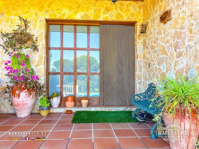 4 bedroom Villa for sale in Sils with pool garage - € 950,000 (Ref: 9262164)