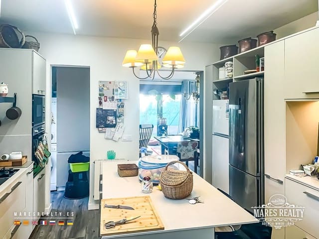 3 bedroom Villa for sale in Sils with pool garage - € 485,000 (Ref: 9321454)