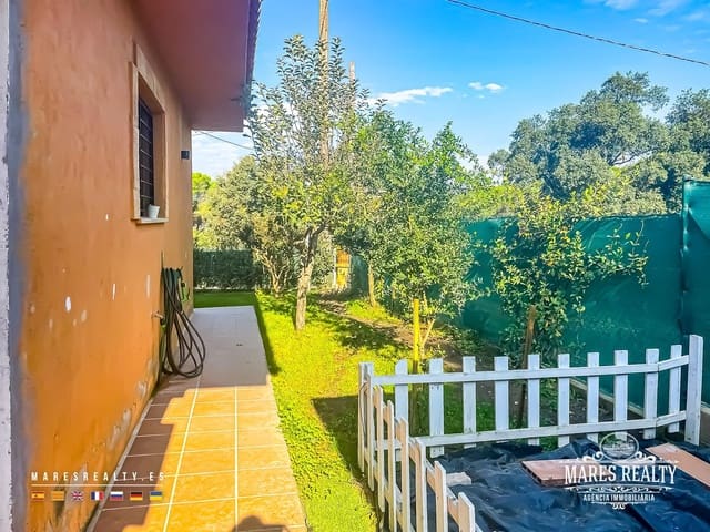 3 bedroom Villa for sale in Sils with pool garage - € 485,000 (Ref: 9321454)