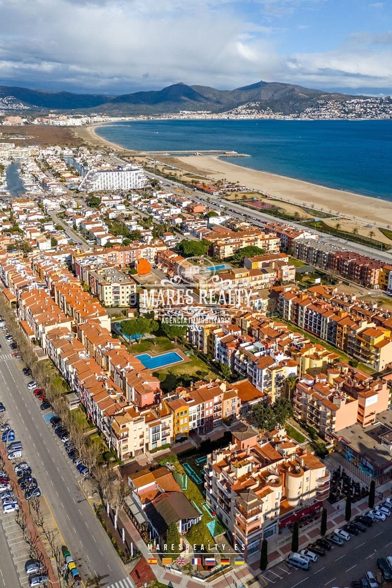 2 sypialnia Mieszkanie na sprzedaż w Empuriabrava z basenem garażem - 228 000 € (Ref: 9346750)