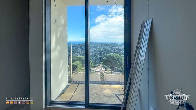 3 soverom Villa til salgs i Serra Brava, Lloret de Mar med svømmebasseng garasje - € 777 000 (Ref: 9346752)