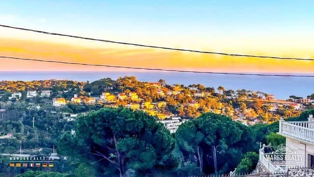 3 soverom Villa til salgs i Serra Brava, Lloret de Mar med svømmebasseng garasje - € 777 000 (Ref: 9346752)