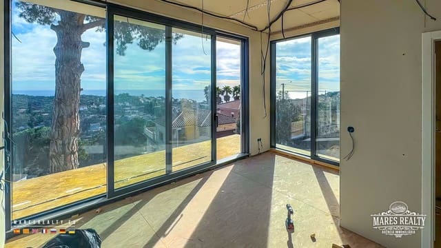 3 soverom Villa til salgs i Serra Brava, Lloret de Mar med svømmebasseng garasje - € 777 000 (Ref: 9346752)