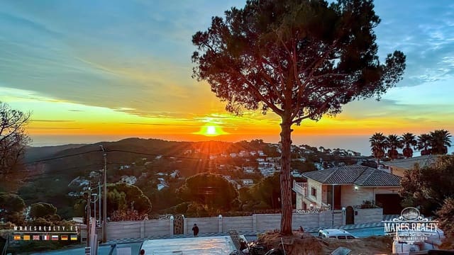 3 soverom Villa til salgs i Serra Brava, Lloret de Mar med svømmebasseng garasje - € 777 000 (Ref: 9346752)