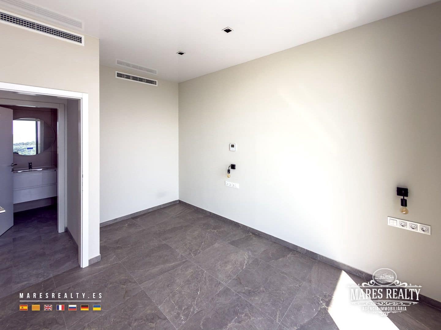 3 soverom Villa til salgs i Lloret de Mar med svømmebasseng garasje - € 810 000 (Ref: 9346752)