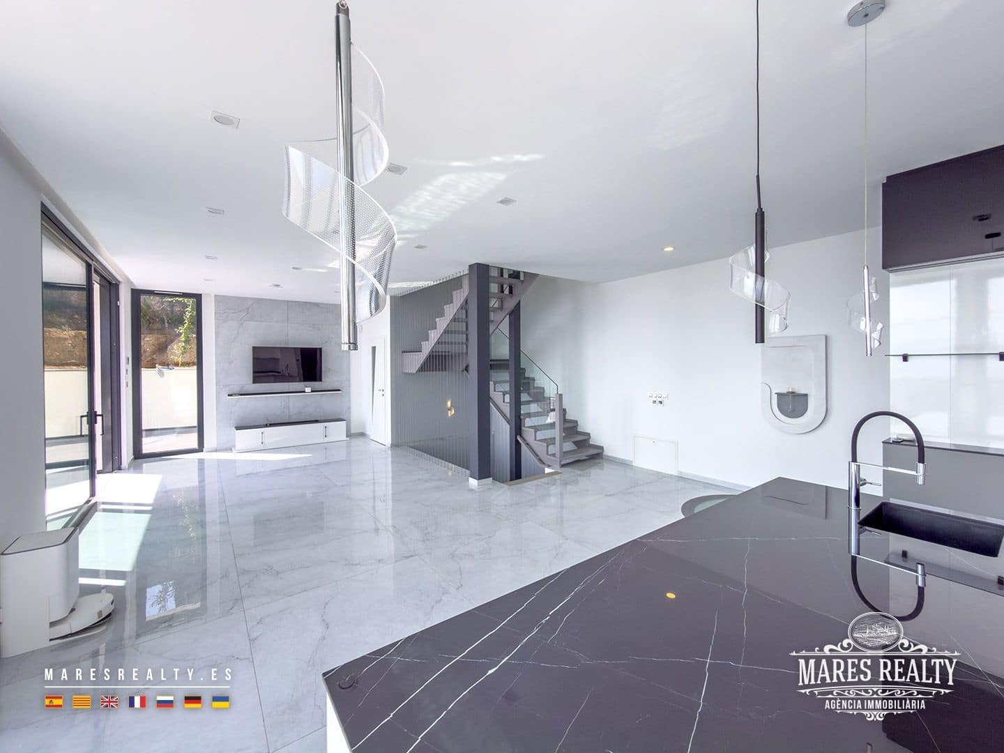 3 soverom Villa til salgs i Lloret de Mar med svømmebasseng garasje - € 810 000 (Ref: 9346752)