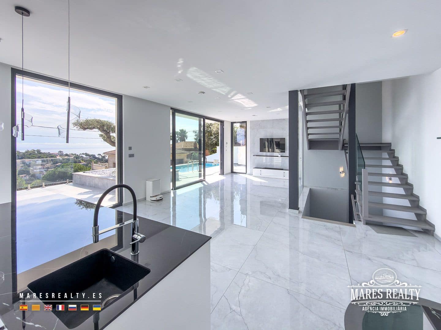 3 soverom Villa til salgs i Lloret de Mar med svømmebasseng garasje - € 810 000 (Ref: 9346752)