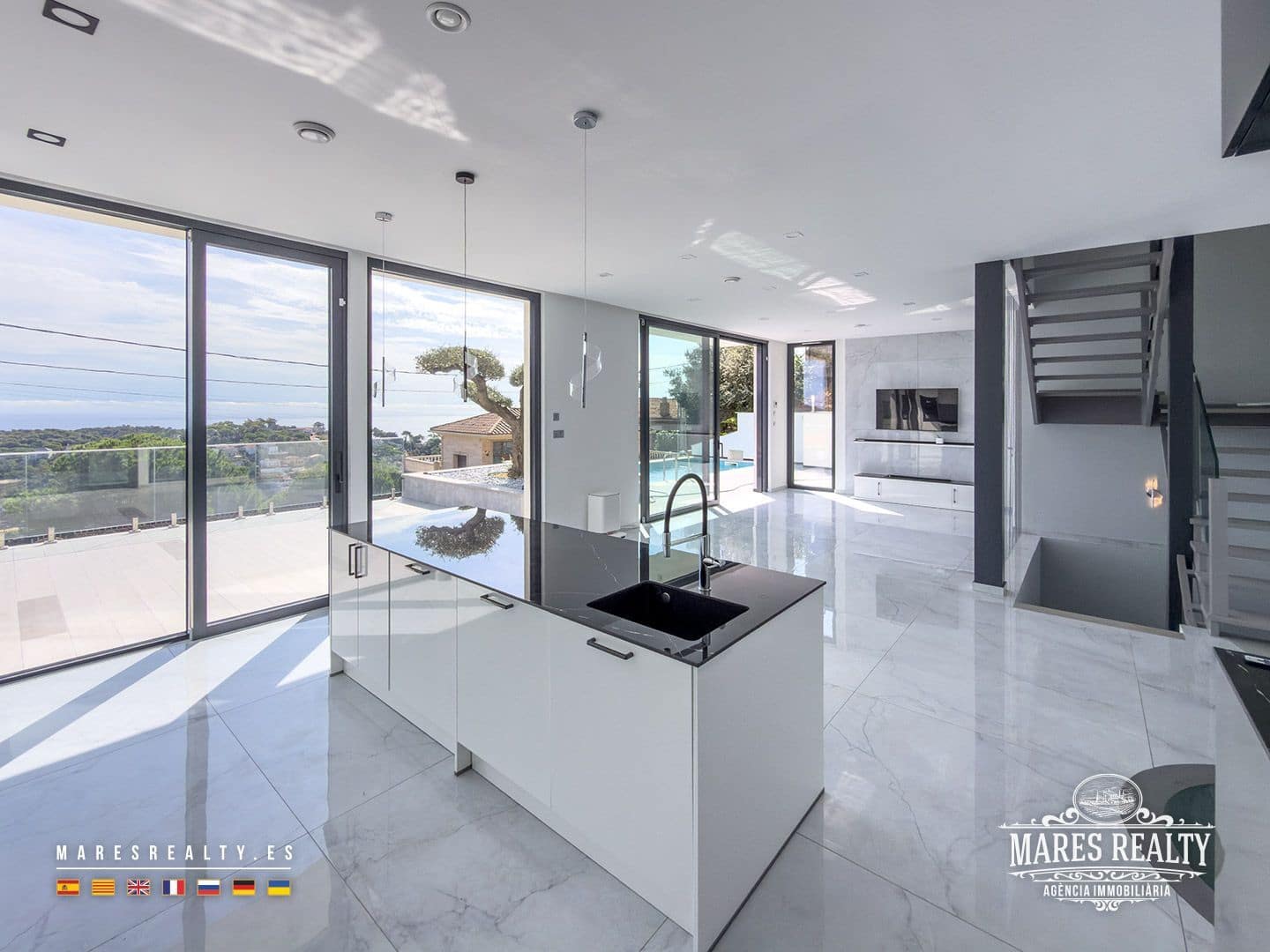 3 soverom Villa til salgs i Lloret de Mar med svømmebasseng garasje - € 810 000 (Ref: 9346752)