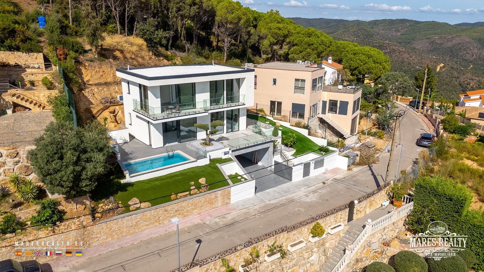 3 soverom Villa til salgs i Lloret de Mar med svømmebasseng garasje - € 810 000 (Ref: 9346752)