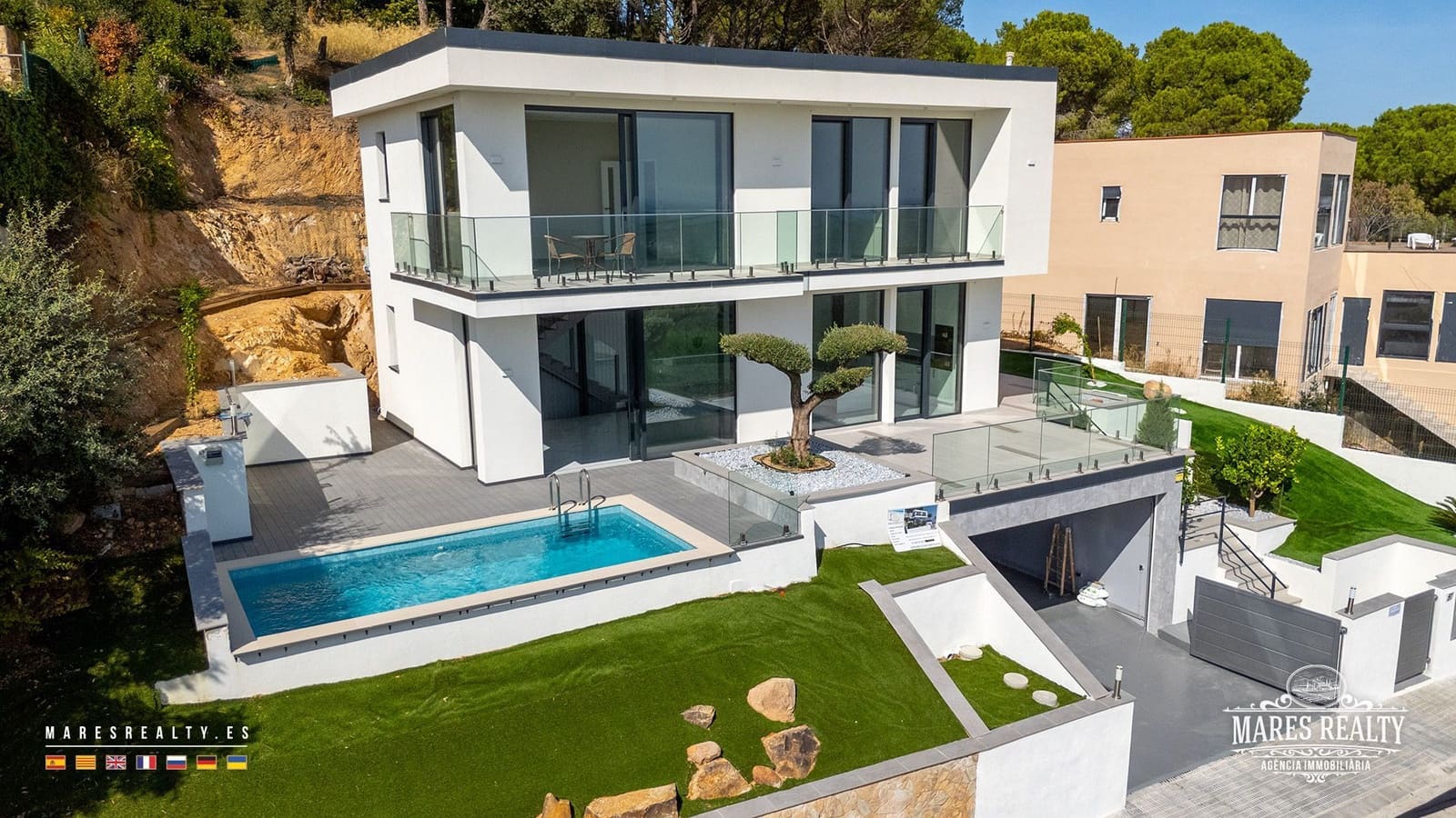 3 soverom Villa til salgs i Lloret de Mar med svømmebasseng garasje - € 810 000 (Ref: 9346752)